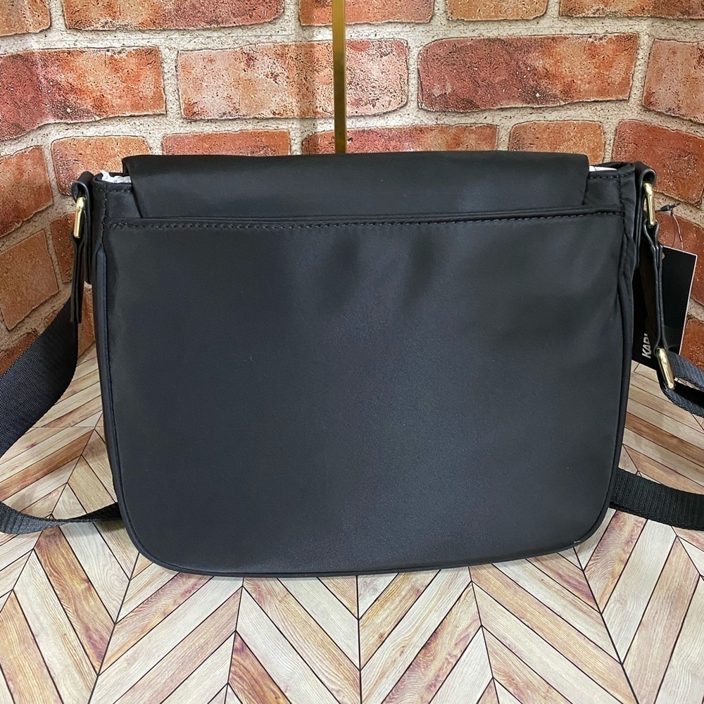 NWT Perfect travel bag or everyday bag! Great quality. - Picture 4 of 10